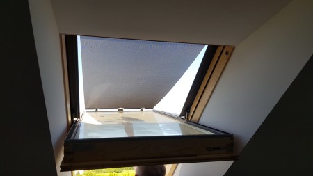Markiza do okna dachowego Velux.jpg