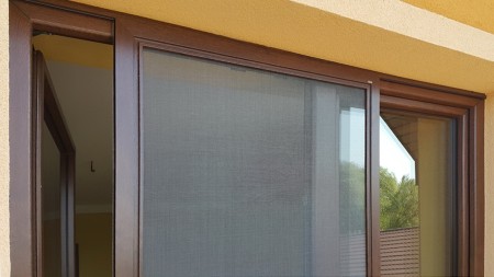 Moskitiera przesuwna na okno