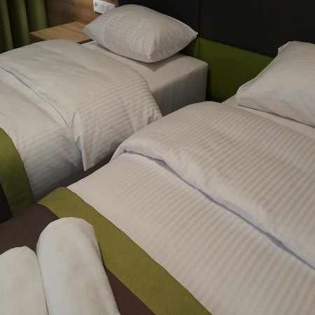 3. Bawełniana pościel w paski  do hotelu.jpg