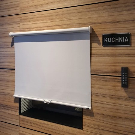 Roleta materiałowa z mechanizmem sprężynowym