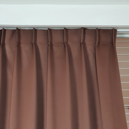 Zasłona blackout na fleksach.