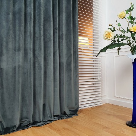 Zasłona półzaciemniająca z weluru.