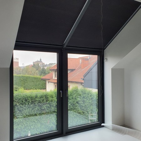 roleta plisowana dachowa elektryczna