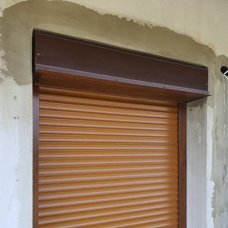 Roleta elewacyjna podtynkowa na wymiar.