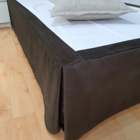 Maskownica na materac hotelowy.