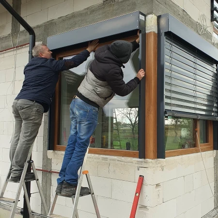 Montaż żaluzji fasadowej Z90 Solibox podtynkowa.webp