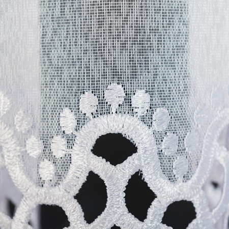 firanka z aplikacja do jadalni