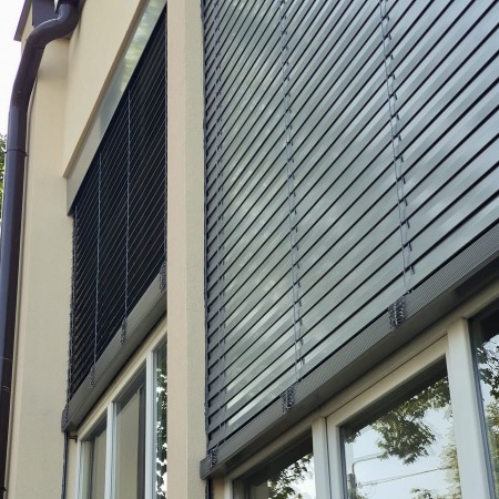 Zaluzja fasadowa na wysokie okna