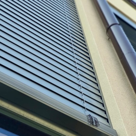 Zaluzja fasadowa z montazem na duze okna