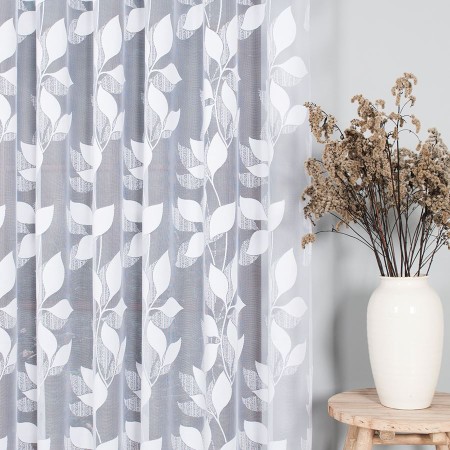 firanka gotowa na tasmie