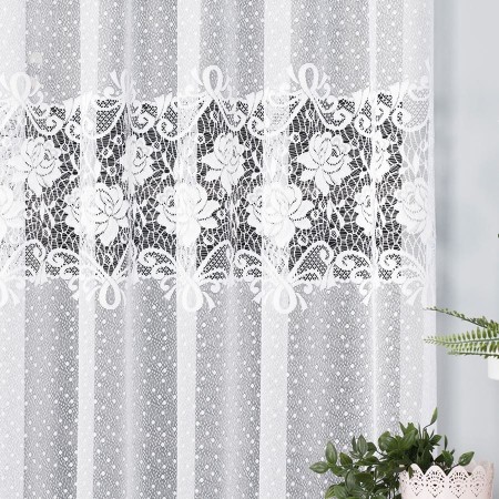 firanka gotowa na tasmie