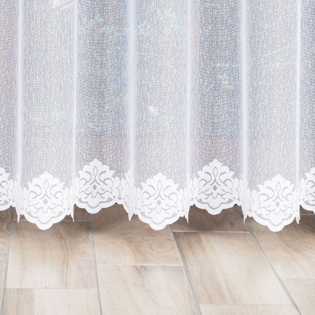 firanka gotowa na tasmie