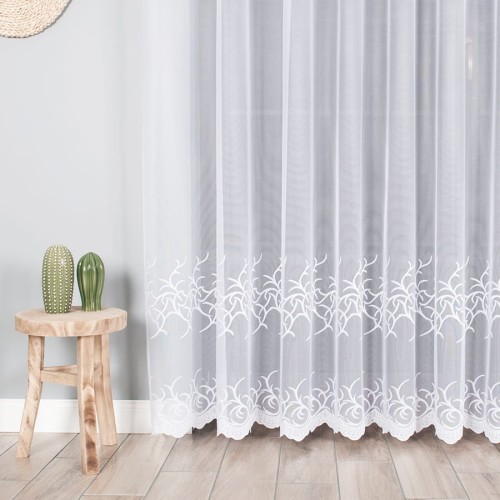 Przejdź do produktu Firanka biała gotowa ze wzorem pasowym u dołu 400x245 cm MAG623. Na wymiar