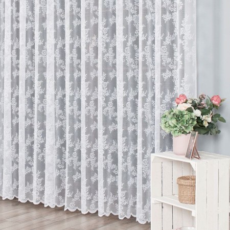 firanka gotowa na tasmie