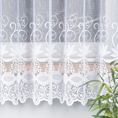 Krotka firana do pokoju