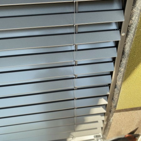 Wycinanie steropianu pod zaluzje fasadowe elewacyjne.jpg