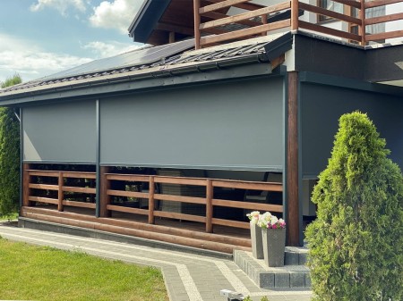 Roleta na taras od wiatru montaż.JPG