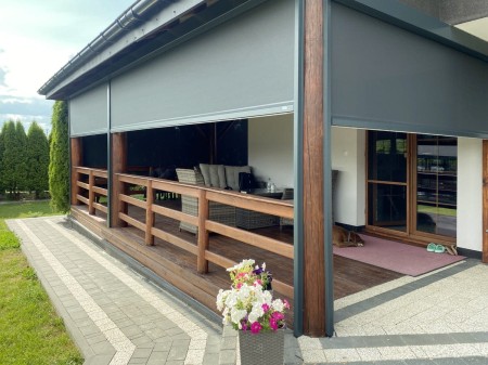 Rolety zwijane od wiatru na tarasie.JPG