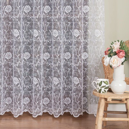 firanka z kwiatowym wzorem