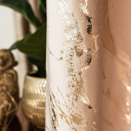 zaslona na tasmie do pokoju