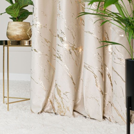 zaslona na tasmie do pokoju