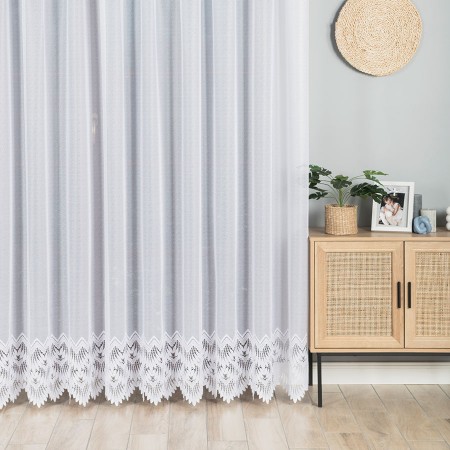 firanka gotowa na tasmie