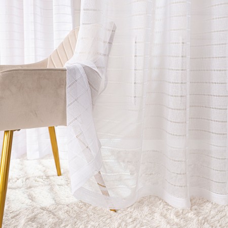 gotowa firanka z pasowym wzorem do sypialni