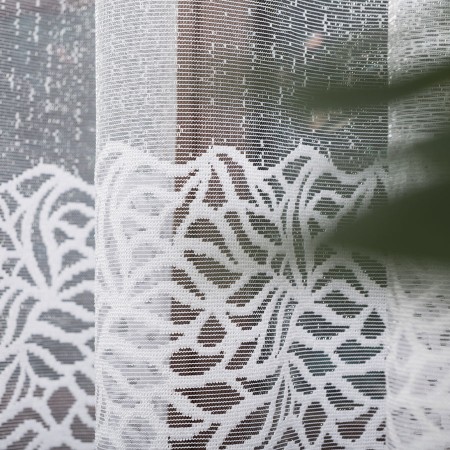 firanka zakardowa z pasowym wzorem