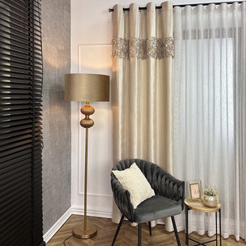 Przejdź do produktu Zasłona welwetowa beżowa na przelotkach z pasem róż 140x250 cm AR19