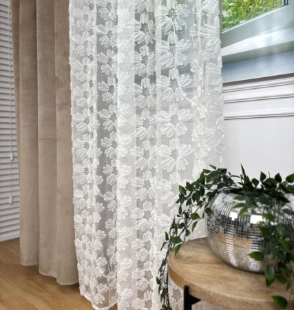 firanka-dekoracyjna-ze-wzorem-kwiatowym