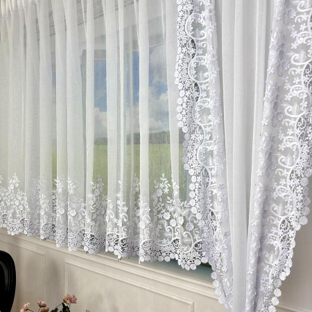 firanka-dekoracyjna-w-kwiaty