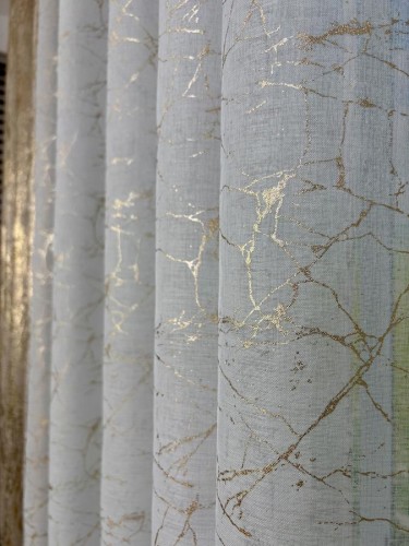 Przejdź do produktu Firana biała z szampańskim marmurem gotowa na przelotkach do pokoju 140x250 cm R1