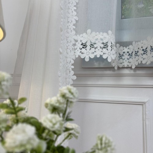 Przejdź do produktu Komplet firanek na taśmie gotowych białych z koronką 140x270 cm M94