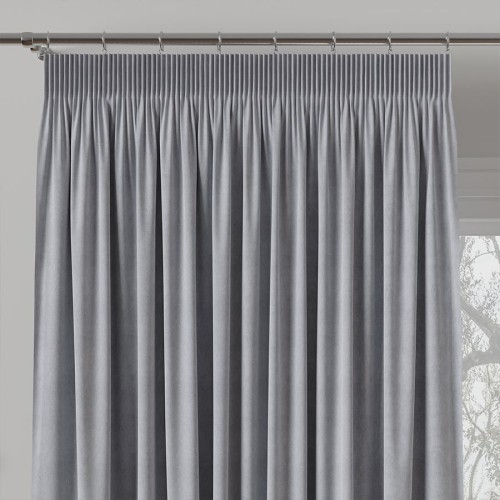 Przejdź do produktu Zasłona welurowa na taśmie pastelowa szara 140x260 cm MILAS/448