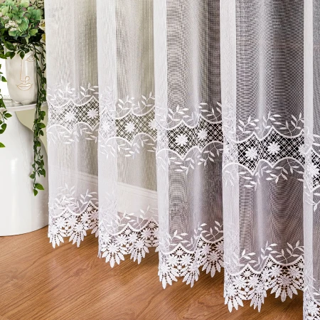 firanka-dekoracyjna-do-salonu