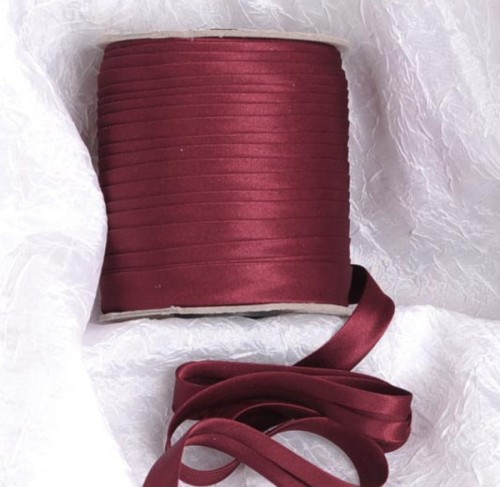 Przejdź do produktu Lamówka atłasowa bordowa szerokość 2 cm LAM/007