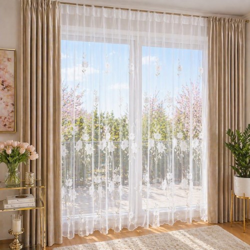 Przejdź do produktu Firanka na taśmie z biało-kremowym haftem kwiatowym 300x250 cm H23