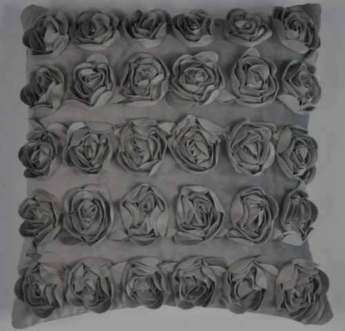 Przejdź do produktu Poszewka welwetowa szara z naszytymi różami 40x40 cm AR37