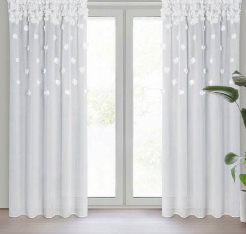 Przejdź do produktu Firana na taśmie gotowa biała z naszytymi różami 140x250 cm AR24