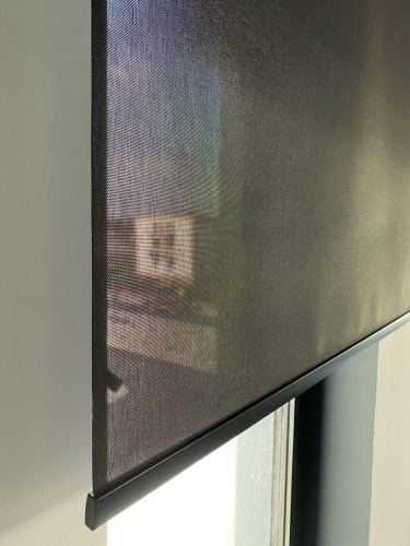 Przejdź do produktu RM 40 Roleta wolnowisząca z napędem elektrycznym w rozm. 230x180 cm kol. Z075 Czarny