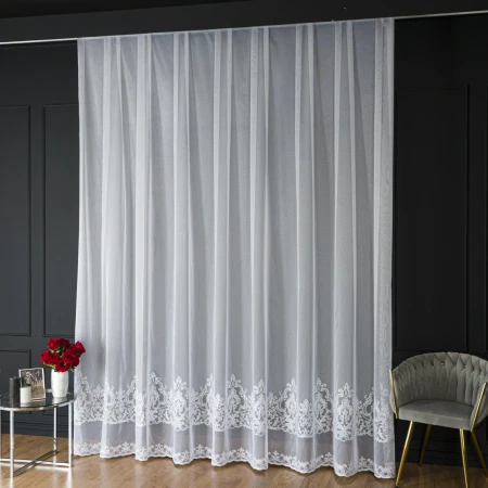 Firanka haftowana ze wzorem pasowym na markizecie, wysokość 300cm, kolor 001 biały z lurexem FHM306/433/001/000300/1