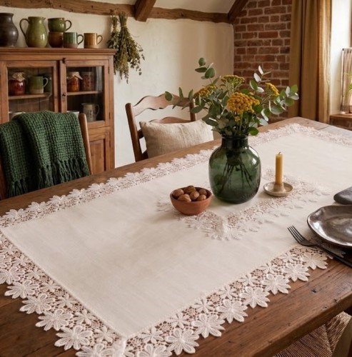 Przejdź do produktu Bieżnik dekoracyjny biały z kwiatową gipiurą 60x120 cm DP4 