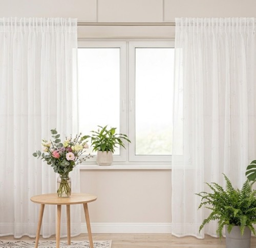Przejdź do produktu Gotowa firana woalowa biała na taśmie z kokardkami srebrnych cyrkonii 140x250 cm RIBBON/001
