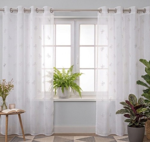 Przejdź do produktu Gotowa firana woalowa biała na przelotkach z kokardkami srebrnych cyrkonii 140x250 cm RIBBON/001