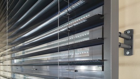 Żaluzja fasadowa samonośna (4).jpg