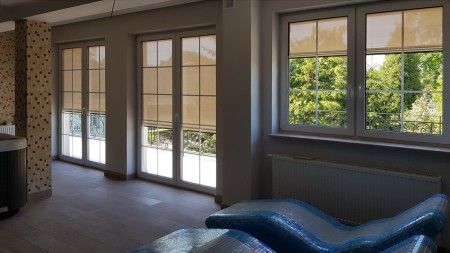 Zewnętrzne rolety zaciemniające typu screen.