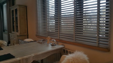 Żaluzje drewniane 50mm do kuchni na wymiar.