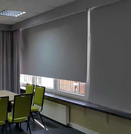 RM 45 Rolety wielkogabarytowe do sali konferencyjnej.  ..jpg