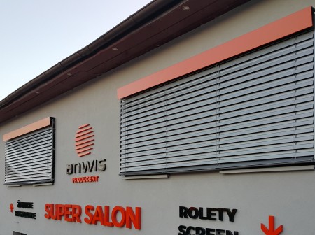 2.Żaluzje fasadowe Z90 na prowadnicach z napędem elektrycznym.jpg