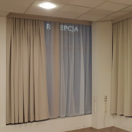 Zasłony gotowe do sali konferencyjnej.